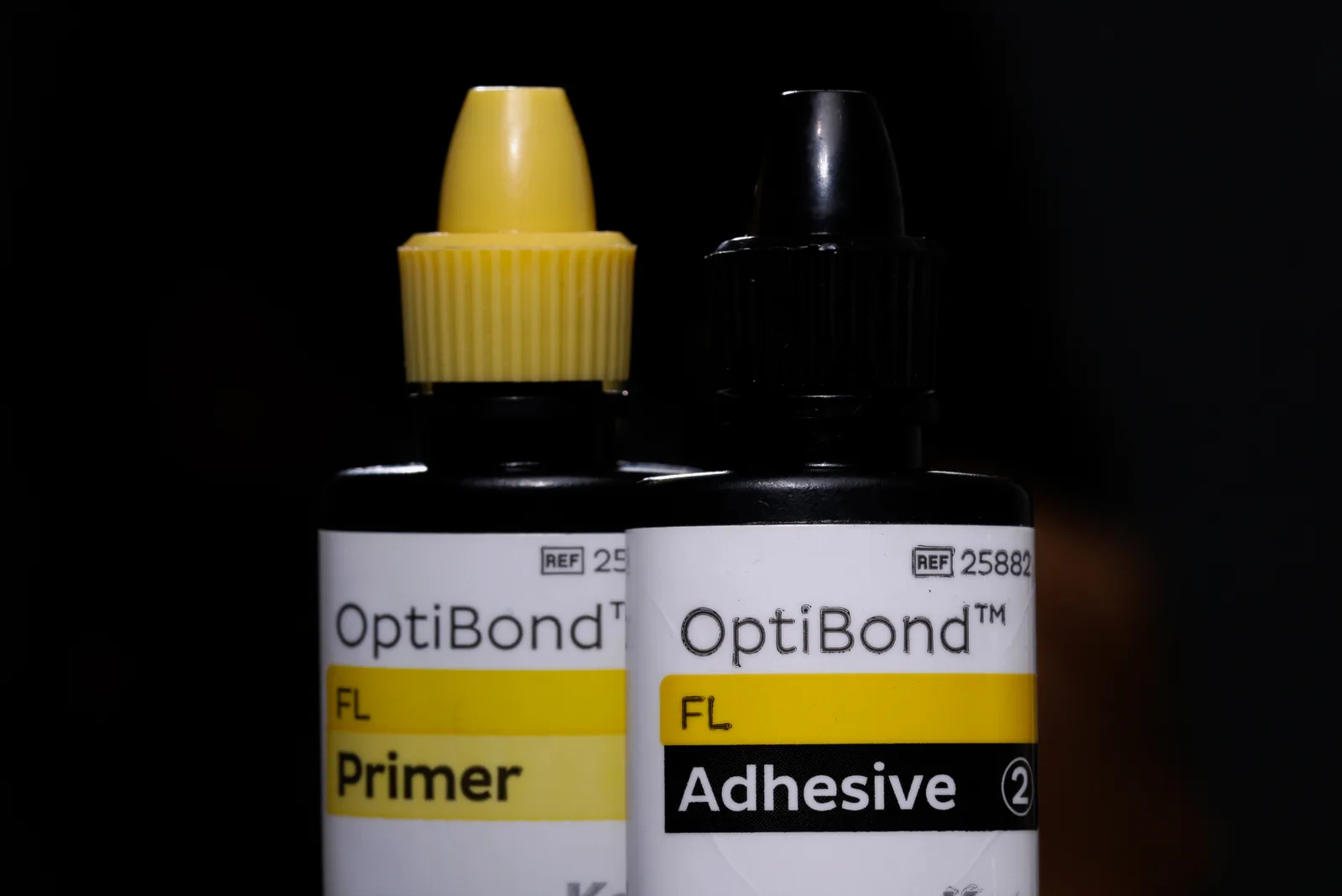 Frascos de primer y adhesivo OptiBond FL para adhesión de grabado total